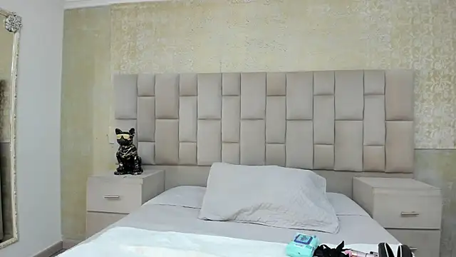 Starbutterflyy  online show from 2, 10, 2025