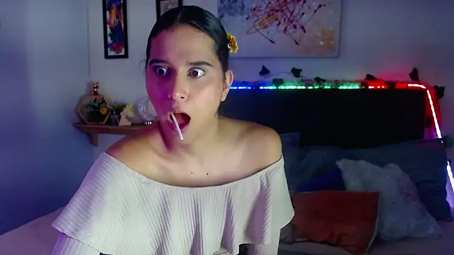 Snapshot of valentini_villa chatting on 25, 11, 2025 valentini villa online show from 25, 11, 2025