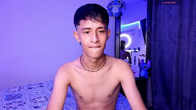Snapshot of Danny_cute_05 chatting on 9, 10, 2025 Danny cute 05 online show from 9, 10, 2025