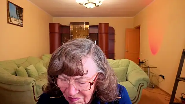 Betty Brick online show from 21, 12, 2025