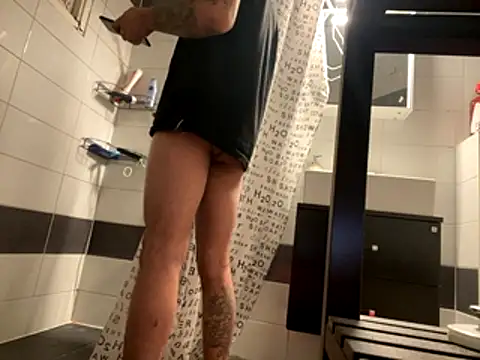 Snapshot of Tholel420 chatting on 24, 11, 2025 Tholel420 online show from 24, 11, 2025