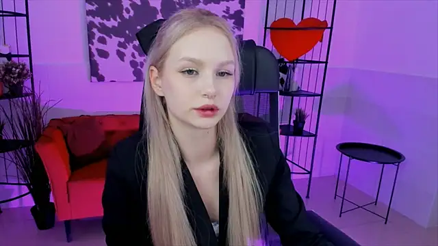 AvaDaviis online show from 6, 10, 2025