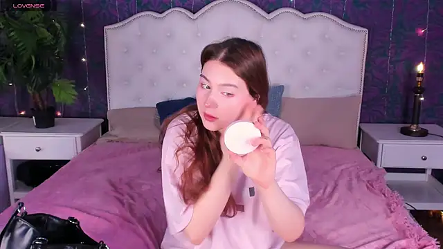 Lili Luuu online show from 2, 4, 2026