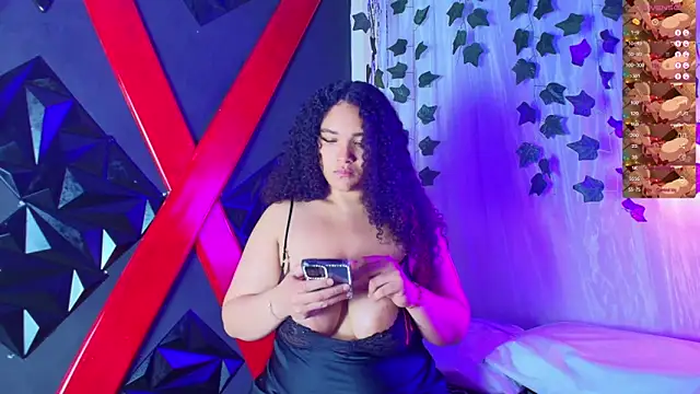 Snapshot of ivonne_diaz1 chatting on 4, 12, 2025 ivonne diaz1 online show from 4, 12, 2025