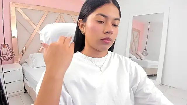 Snapshot of samantaa_shy chatting on 8, 10, 2025 samantaa shy online show from 8, 10, 2025
