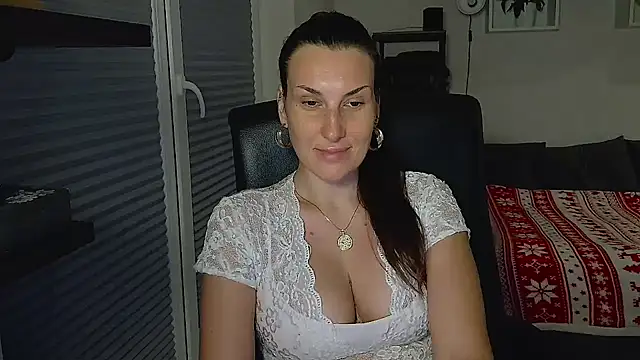 Snapshot of DonnaAmore chatting on 12, 11, 2025 DonnaAmore online show from 12, 11, 2025