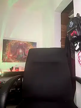 Snapshot of MamaSpicy chatting on 5, 10, 2025 MamaSpicy online show from 5, 10, 2025