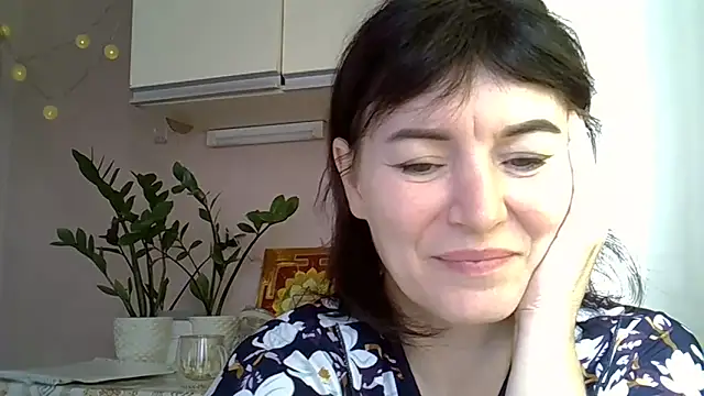 Snapshot of Krystal_82 chatting on 19, 10, 2025 Krystal 82 online show from 19, 10, 2025