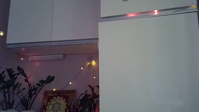 Snapshot of Krystal_82 chatting on 28, 10, 2025 Krystal 82 online show from 28, 10, 2025