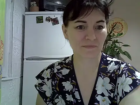 Snapshot of Krystal_82 chatting on 13, 11, 2025 Krystal 82 online show from 13, 11, 2025