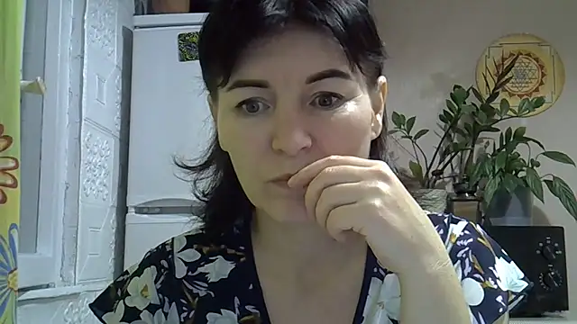 Snapshot of Krystal_82 chatting on 14, 11, 2025 Krystal 82 online show from 14, 11, 2025