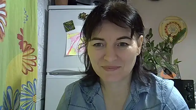 Snapshot of Krystal_82 chatting on 16, 11, 2025 Krystal 82 online show from 16, 11, 2025