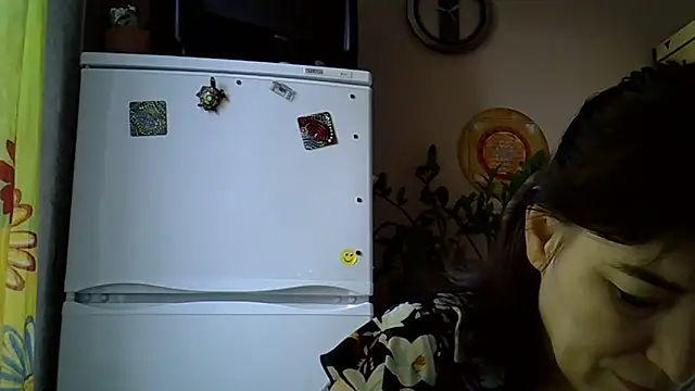 Snapshot of Krystal_82 chatting on 19, 11, 2025 Krystal 82 online show from 19, 11, 2025