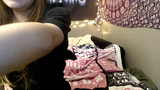 Snapshot of London_Ray chatting on 8, 7, 2026 London Ray online show from 8, 7, 2026