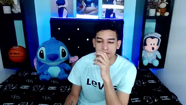 x oliver x online show from 4, 10, 2025