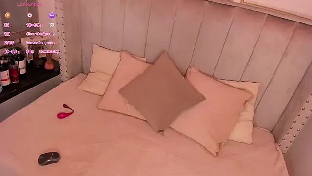 Seshat Hitt online show from 2, 12, 2025