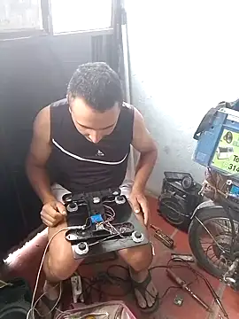 Snapshot of miroqui143 chatting on 13, 11, 2025 miroqui143 online show from 13, 11, 2025