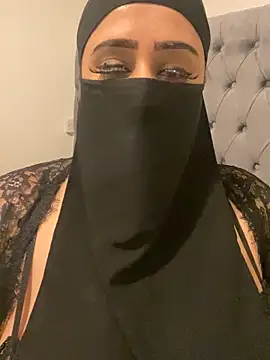 Snapshot of Pari_Persianbaddie6 chatting on 7, 4, 2026 Pari Persianbaddie6 online show from 7, 4, 2026