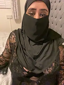 Snapshot of Pari_Persianbaddie6 chatting on 13, 4, 2026 Pari Persianbaddie6 online show from 13, 4, 2026