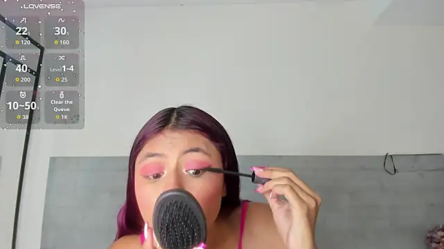 sunnyWhitee online show from 23, 7, 2026