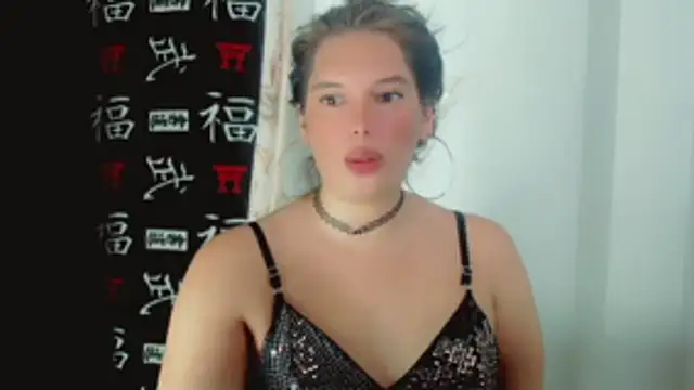 samanthaa hot  online show from 15, 4, 2026