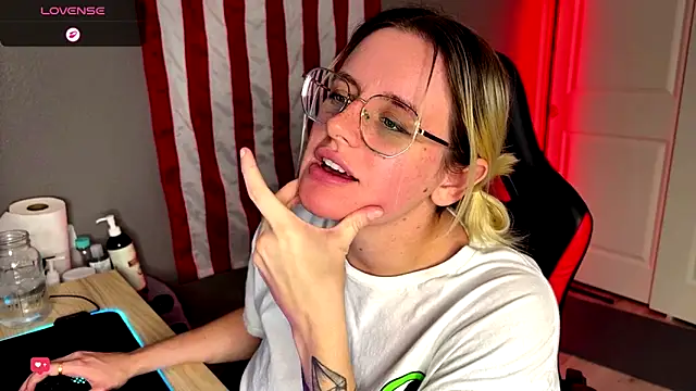 Snapshot of Charlies_world chatting on 22, 12, 2025 Charlies world online show from 22, 12, 2025