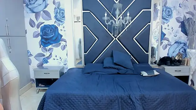 Snapshot of LatinaHoleQueen chatting on 24, 10, 2025 LatinaHoleQueen online show from 24, 10, 2025