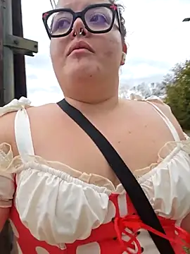 Snapshot of nuttiebuddy1 chatting on 31, 10, 2025 nuttiebuddy1 online show from 31, 10, 2025