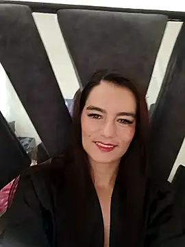 Demy Rhoades online show from 13, 10, 2025