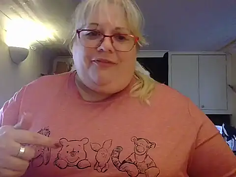 Kinkyhousewife83 online show from 8, 10, 2025
