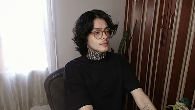 Snapshot of Mihail_leroy chatting on 6, 6, 2026 Mihail leroy online show from 6, 6, 2026
