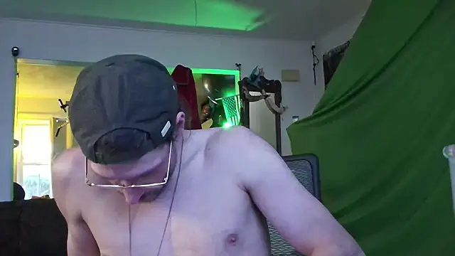 Snapshot of MasterDaddyCool chatting on 20, 10, 2025 MasterDaddyCool online show from 20, 10, 2025