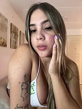 Snapshot of lucecita_g06 chatting on 15, 5, 2026 lucecita g06 online show from 15, 5, 2026