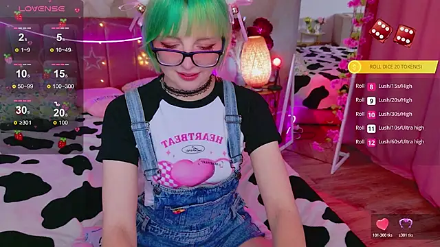 Snapshot of CoralineYoung chatting on 4, 5, 2026 CoralineYoung online show from 4, 5, 2026