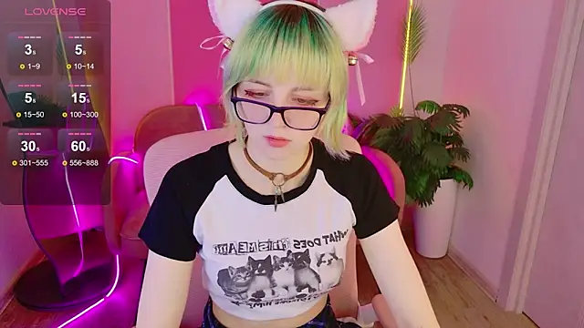 Snapshot of CoralineYoung chatting on 15, 6, 2026 CoralineYoung online show from 15, 6, 2026
