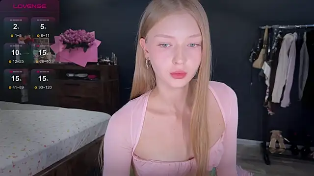 holylisssa online show from 5, 10, 2025