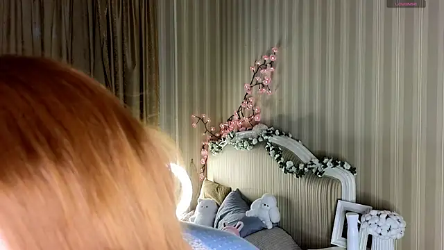 Juuulia  online show from 6, 3, 2026