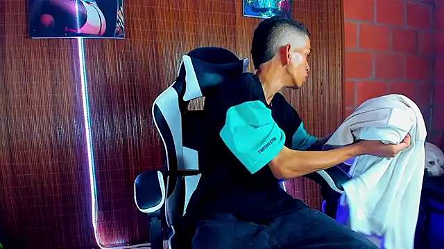 Snapshot of briamhoconor_xh chatting on 15, 2, 2026 briamhoconor xh online show from 15, 2, 2026