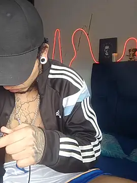 Snapshot of Tattoboy19cm chatting on 18, 10, 2025 Tattoboy19cm online show from 18, 10, 2025