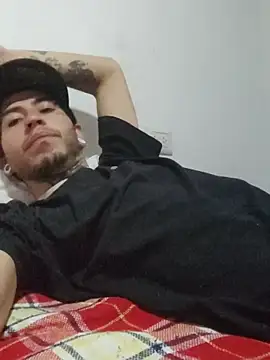 Snapshot of Tattoboy19cm chatting on 18, 11, 2025 Tattoboy19cm online show from 18, 11, 2025