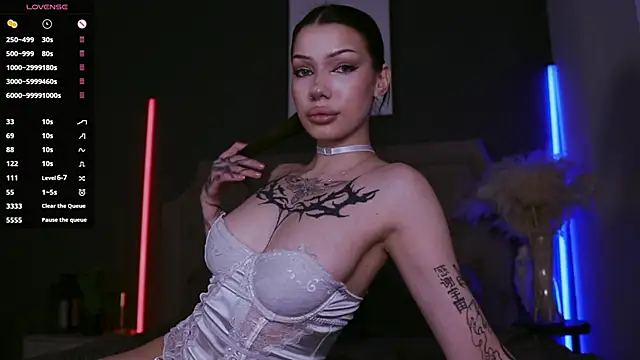 MiuMiuSasha online show from 4, 10, 2025