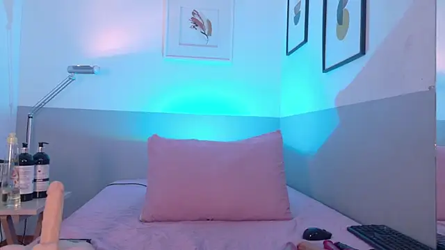 cutepetitee online show from 20, 3, 2026