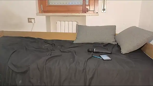 Nina-Holly online show from 9, 4, 2026