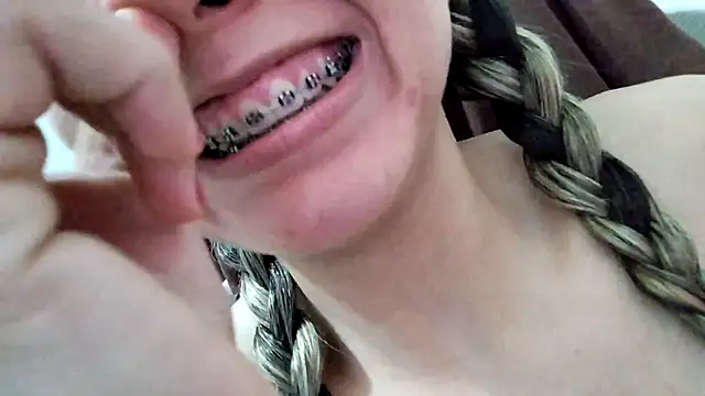 Snapshot of isabelly08ty chatting on 17, 11, 2025 isabelly08ty online show from 17, 11, 2025