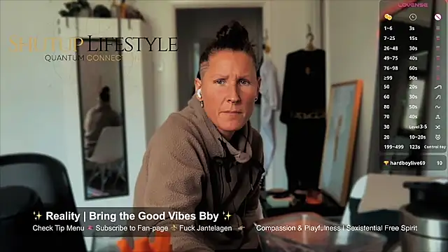 Snapshot of SwingWingWomanSweden chatting on 21, 5, 2026 SwingWingWomanSweden online show from 21, 5, 2026