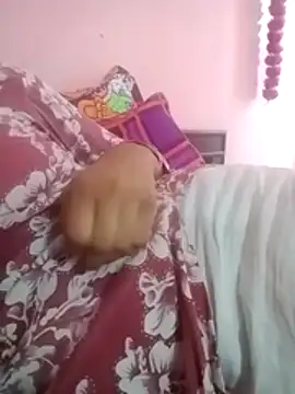 Snapshot of Mynidhiji chatting on 5, 4, 2026 Mynidhiji online show from 5, 4, 2026