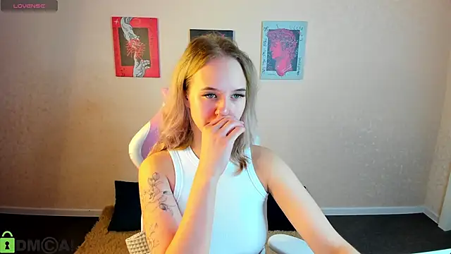 Snapshot of Casey_Sweeet chatting on 12, 10, 2025 Casey Sweeet online show from 12, 10, 2025