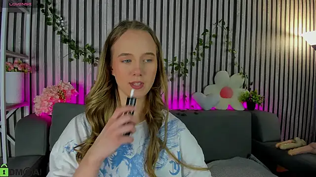 Casey Sweeet online show from 3, 3, 2026