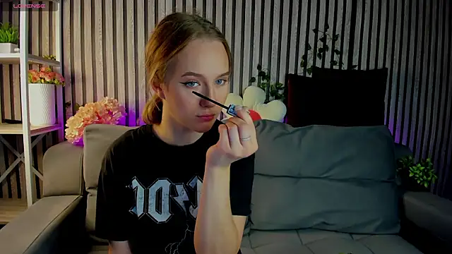 Casey Sweeet online show from 14, 3, 2026