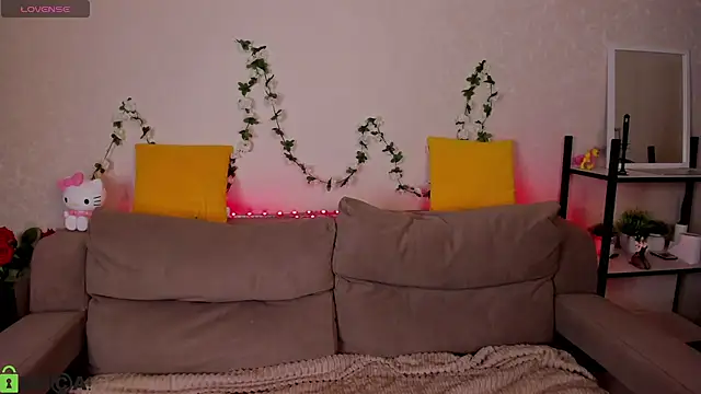 Casey Sweeet online show from 8, 4, 2026